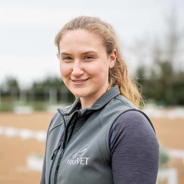 Kerry Ashdown - EquiVet (Web)